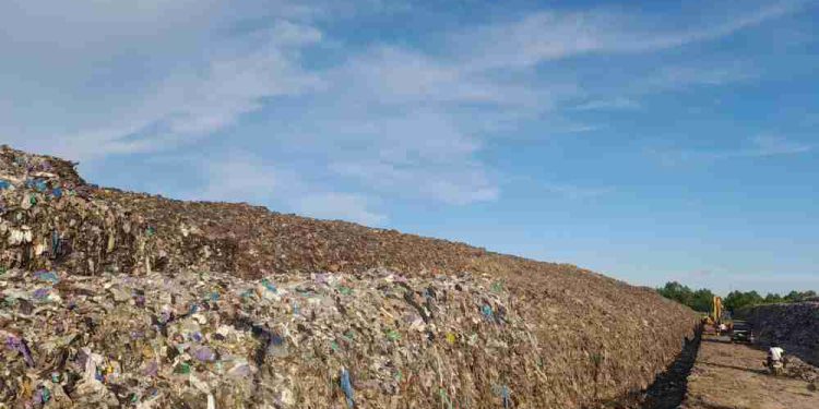 Tumpukan sampah di TPAS Basirih. (foto : shn/seputaran)