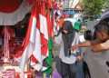 Mendekati Hari Kemerdekaan, Penjualan Bendera di Pasar Baru Meningkat