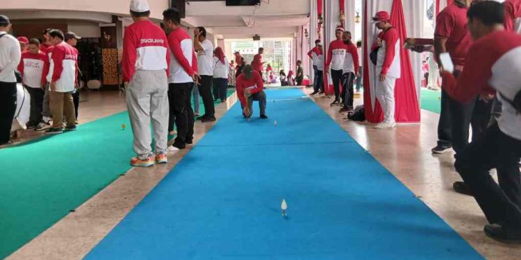 Balogo, salah satu perlombaan yang digelar dalam peringatan HUT Kemerdekaan oleh Pemko Banjarmasin. (foto : shn/seputaran)