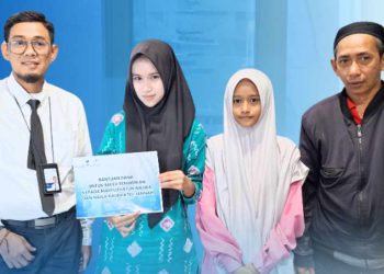 UPZ Bank Kalsel Salurkan Bantuan Pendidikan untuk Dua Siswi Kurang Mampu