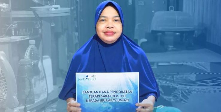 Laily Jumiati penderita saraf terjepit yang menerima bantuan UPZ Bank Kalsel. (foto : Bank Kalsel)