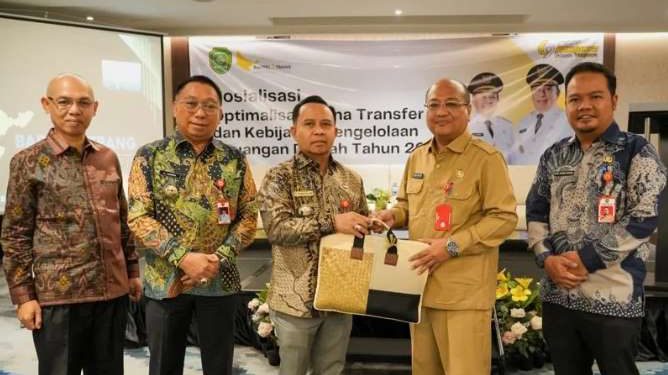 Bupati Tapin H Yamani saat Sosialisasi Dana Transfer dan Kebijakan Keuangan Daerah. (foto : istimewa)