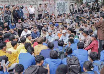 DPRD Kalsel Terima Aksi Massa Bertajuk “Indonesia (C)Emas