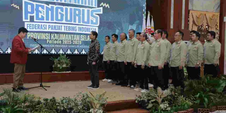 Wagub Kalsel Hasnuryadi Sulaiman resmi dilantik sebagai Ketua FPTI Kalsel periode 2025–2029. (foto : Adpim Kalsel)