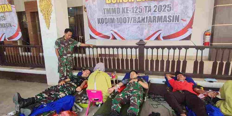 Salah satu kegiatan Non Fisik TMMD ke-125 di Banjarmasin, yakni Donor Darah. (foto : shn/seputaran)