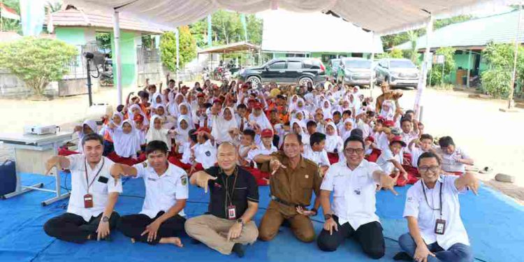 Roadshow Edukasi Keuangan di SD Negeri 2 Pemalongan. (foto : Bank Kalsel)