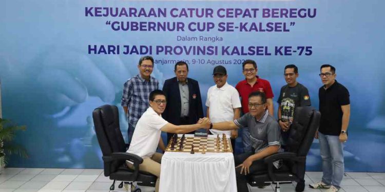 Dirut Bank Kalsel Fachrudin saat membuka Gubernur Cup Catur 2025. (foto : Bank Kalsel)