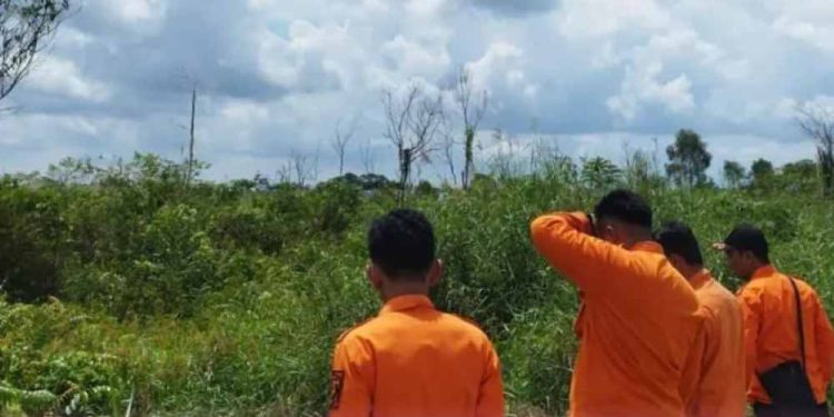 Petugas BPBD Banjarmasin saat disiagakan di titik rawan Karhutla. (foto : shn/seputaran)