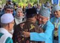Hadir di Puncak Peringatan Harjad Kalsel, Gubernur Muhidin Beri Pelukan Hangat ke Paman Birin
