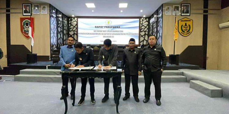 Penandatangan RAPBD Banjarmasin 2026 oleh Walikota dan Ketua DPRD Banjarmasin. (foto : sna/seputaran)