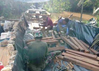 Satgas TMMD ke-125 Kodim 1007/Banjarmasin Mulai Perbaiki Jembatan di Kuin Kacil