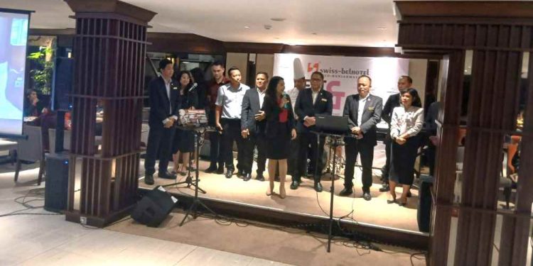 Pihak Swiss Belhotel saat memperkenalkan  Jekson Manalu sebagai GM baru. (foto : shn/seputaran)