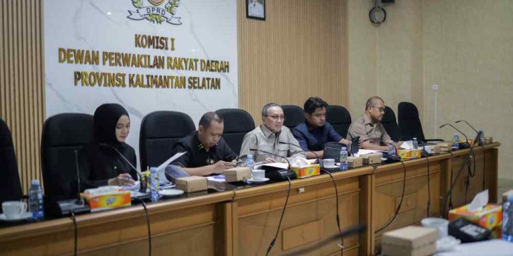 Komisi I DPRD Kalsel RDP bersama sejumlah OPD mitra kerja di Lantai 4 Gedung DPRD Kalsel. (foto : istimewa)