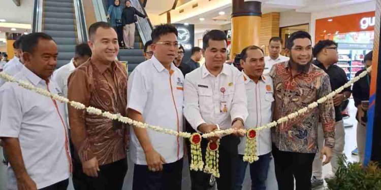 Gunting Pita tanda dibukanya REI Expo 2025. (foto : Adpim Kalsel)