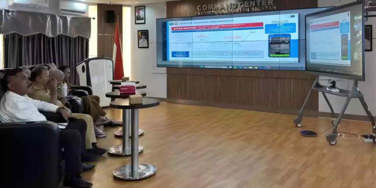 Rakor Pembahasan SEB tentang Percepatan Pembentukan TTIS bersama Kementerian Dalam Negeri secara daring di Command Center Sekretariat Daerah Provinsi Kalsel, (foto : istimewa)