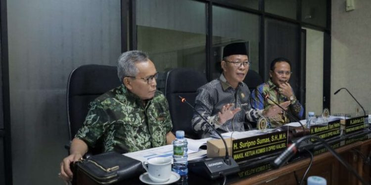 Komisi II DPRD Kalsel mengundang sejumlah mitra kerjanya untuk melakukan pembahasan tentang KUA dan PPAS 2026. (foto : istimewa)