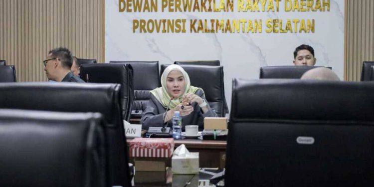 Ketua Komisi III DPRD Kalsel Mustaqimah dalam rapat kerja yang digelar bersama BRIDA Kalsel serta UPTD Kebun Raya Banua. (foto : istimewa)