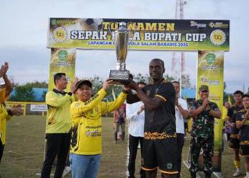 Berjalan Aman dan Lancar, Bupati Yamani Apresiasi Turnamen Sepak Bola Bupati Cup 2025