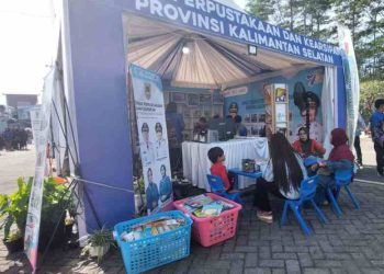Stand Baca Dispersip Kalsel Ramaikan Kalsel Expo 2025