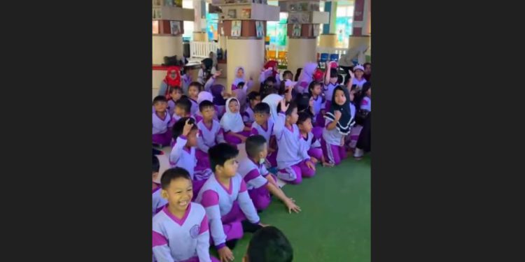 TK Negeri Pembina Banjarmasin Timur 2 Wisata Literasi ke Perpus Palnam. (foto : IG perpuspalnam)