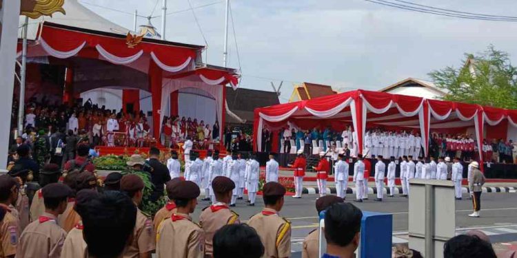 Walikota Banjarmasin HM Yamin saat memimpin upacara HUT Kemerdekaan RI. (foto : shn/seputaran)