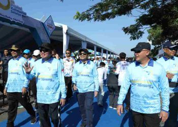 Doorprize Umrah dari Gubernur Muhidin, Ribuan Peserta Meriahkan Fun Walk Harjad ke-75 Kalsel 