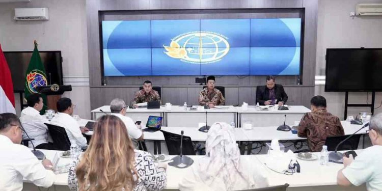 Kementerian ATR/BPN saat koordinasi bersama  Tim Stranas PK dari KPK untuk menyusun rencana aksi pengendalian alih fungsi lahan. (foto : Biro Humas ATR/BPN)
