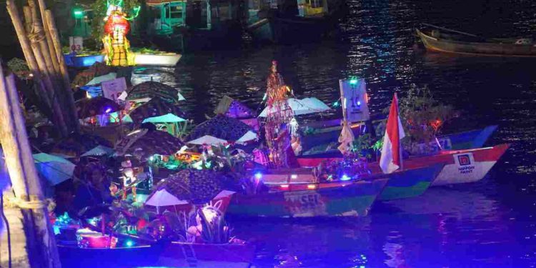 Festival Jukung Hias dalam rangka Harjad Banjarmasin. (foto : shn/seputaran)