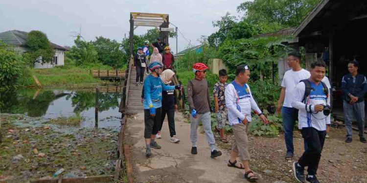 Walikota Banjarmasin HM Yamin saat meninjau kondisi Kampung Biuku. (foto : shn/seputaran)
