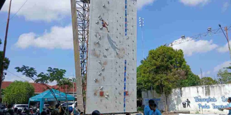 Para atlet panjat FPTI Kalsel latihan persiapan untuk ajang POMNAS XIX di Semarang. (foto : shn/seputaran)