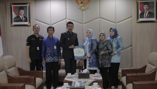 Dewan Komisaris Bank Kalsel saat audensi dengan Bupati Banjar H Saidi Mansyur. (foto : istimewa)