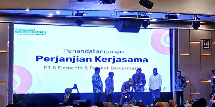 Walikota Banjarmasin HM Yamin tandatangani MoU dengan LearningRoom by PT 8 Elements berkaitan dengan kerja sama transformasi pendidikan. (foto : shn/seputaran)