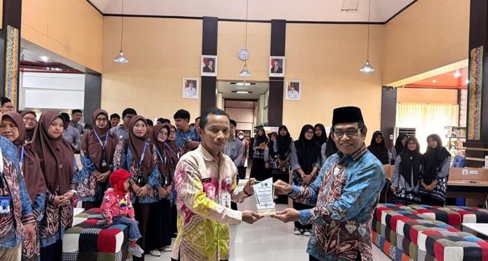 SMA Muhammadiyah 1 saat kunjungan ke Dispersip Kalsel. (foto : istimewa)