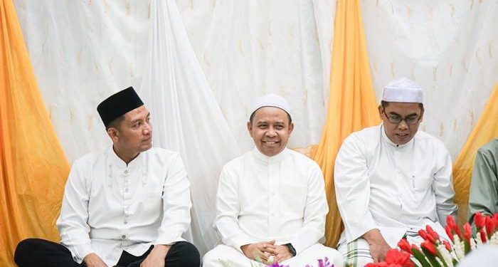 Bupati Tapin, H Yamani, S Ak, MM menghadiri peringatan Maulid Nabi Besar Muhammad SAW 1447 H yang digelar di Langgar Baiturrahman, Komplek Haur Kuning Permai, Tapin Utara. (foto : istimewa)