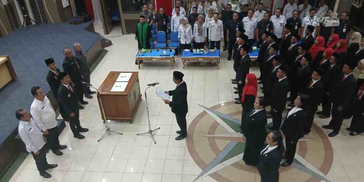 Walikota Banjarmasin HM Yamin saat pengambilan sumpah jabatan kepada 33 Pejabat Fungsional Pemko Banjarmasin. (foto : shn/seputaran)