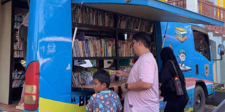 Pusling Dispersip Kalsel saat di Taman Edukasi Banua Lalu Lintas. (foto : istimewa)