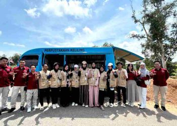Dispersip Kalsel dan Mahasiswa KKN UIN Hadirkan Perpustakaan Keliling di Desa Tanipah