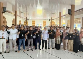 Bank Kalsel KCP Syariah Batulicin Bersama OJK Roadshow Edukasi Keuangan ke MTsN 3 Tanah Bumbu