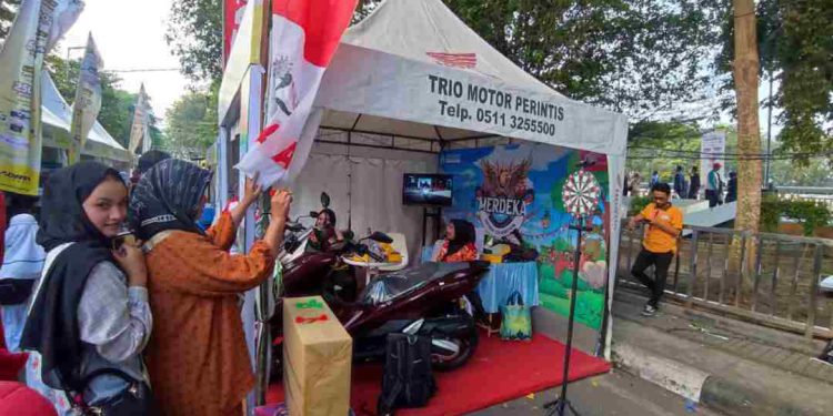 PT Trio Motor, Main Dealer sepeda motor Honda Kalselteng memeriahkan Merdeka Exhibition yang digelar di Siring 0 KM Banjarmasin. (foto : istimewa)