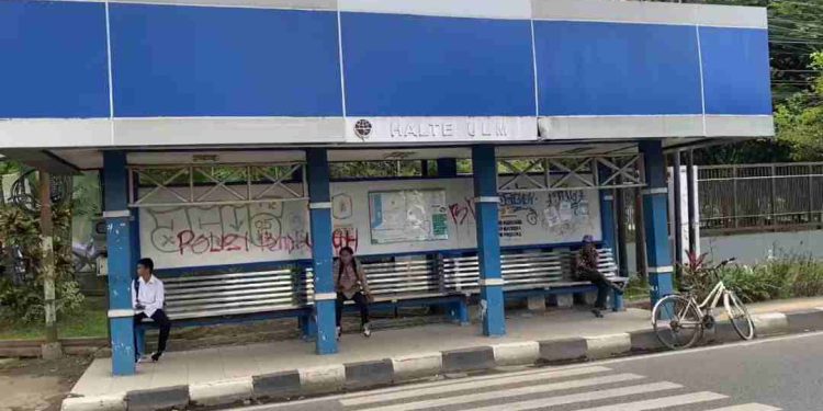 Vandalisme di salah satu halte di Banjarmasin. (foto : shn/seputaran)