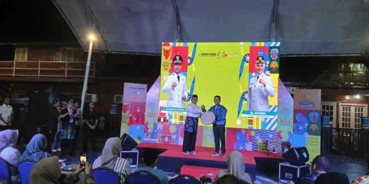 Walikota Banjarmasin HM Yamin saat membuka Festival Tahunan BAW. (foto : shn/seputaran)