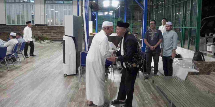 Gubernur Kalsel H Muhidin saat menerima kunjungan Pangdam XII/Tambun Bungai Zainul Arifin. (foto : Adpim Kalsel)