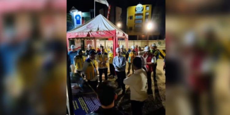 Pihak Dirjen Sumber Daya Air Kementerian PU saat meninjau langsung progres pengerjaan program NUFReP di kawasan Veteran. (foto : shn/seputaran)