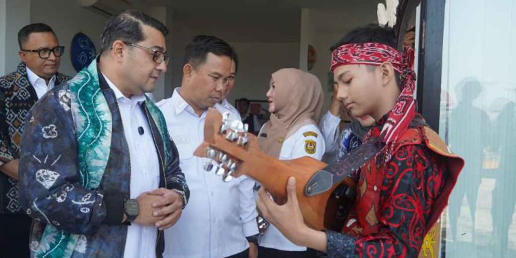 Menkraf RI Teuku Riefky Harsya saat mengunjungi BCH. (foto : shn/seputaran)