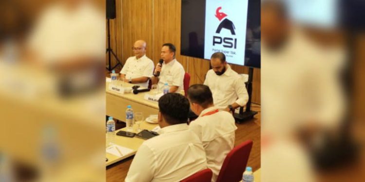 Ketua DPW PSI Kalsel H. Muhammad Noor memimpin rapat konsolidasi internal partai. (foto : putza/seputaran)