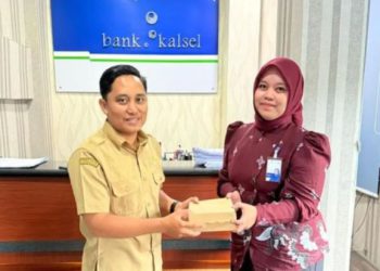Bank Kalsel Paringin Bagikan Ratusan Nasi Kotak untuk Nasabah
