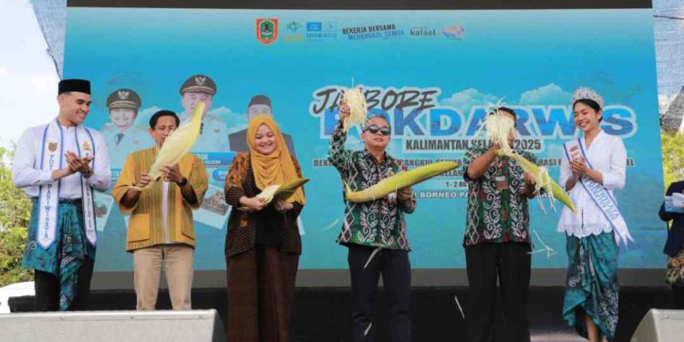 Gubernur Kalsel H Muhidin melalui Sekdaprov Kalsel, M. Syarifuddin saat membuka Jambore Pokdarwis. (foto : istimewa)
