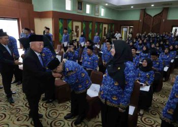 Lantik 164 PPPK, Ini Pesan Gubernur H Muhidin 