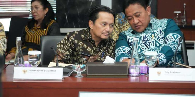 Wagub Kalsel Hasnuryadi Sulaiman menghadiri audensi APPSI menggelar audiensi bersama Menteri Keuangan Republik Indonesia Purbaya Yudhi Sadewa di Gedung Djuanda. (foto : Adpim Kalsel)