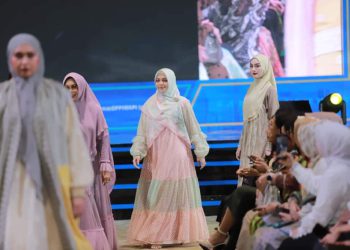 Hj Ellyana Trisya Hasnuryadi Tampil di Acara IWAPI Fashion Day 2025
